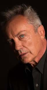 How tall is Udo Kier?
